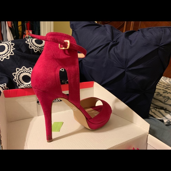 Heels - Picture 2 of 7